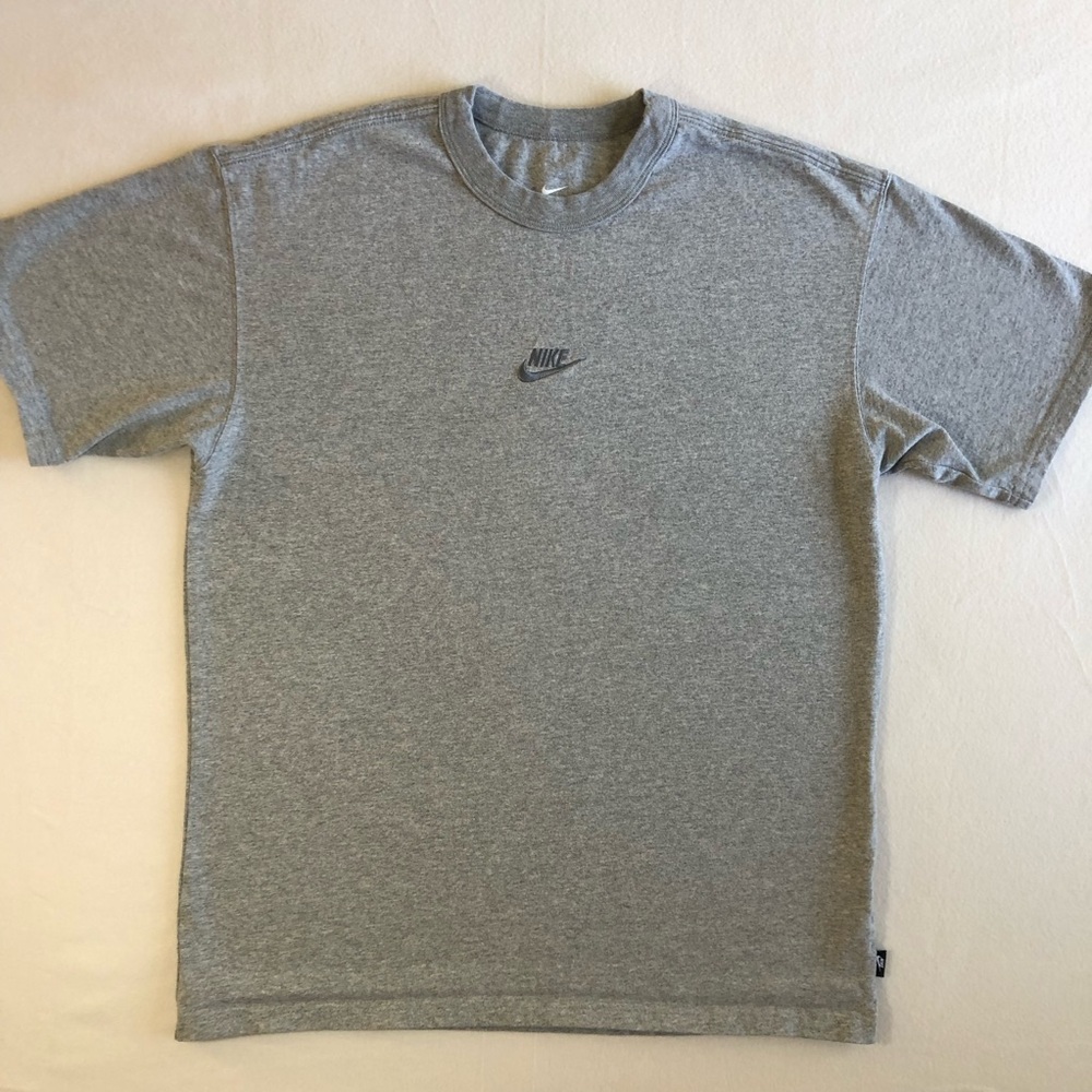 NIKE Men’s The Nike Tee Grey Heather Logo Embroidered Short Sleeve Tee Small